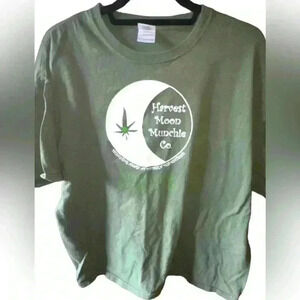 Gildan XL Harvest Moon Munchie Company tshirt. EUC. Olive‎ green